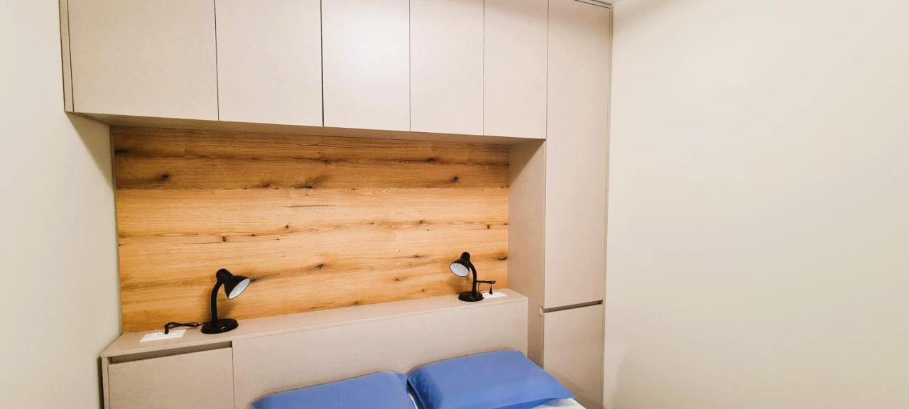 2V1 - Center Apartment 1 ติรานา ภายนอก รูปภาพ